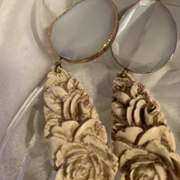 Customer High-End Engraved Floral Jewelry Piece! BEAUTIFUL YA’LL! New! No tag! - Picture 2 of 5